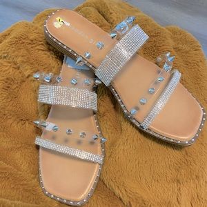 Madden girl sandals, size 9 women’s. Only worn once.